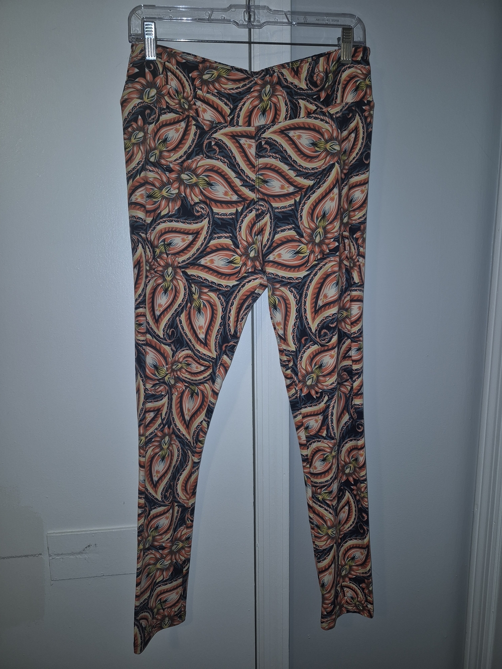 LuLaRoe Stretchy Leggings in Black & Orange Feather Pattern Size Tall & Curvy
